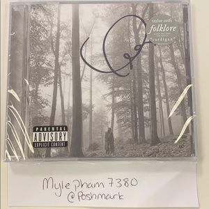 1 Autographed Taylor Swift’s 8th album folklore